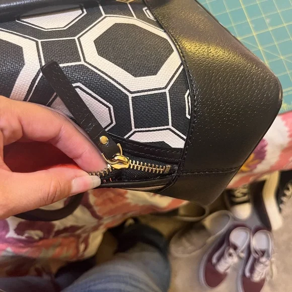 Kate Spade Black and White Geometric Satchel - Picture 4 of 8